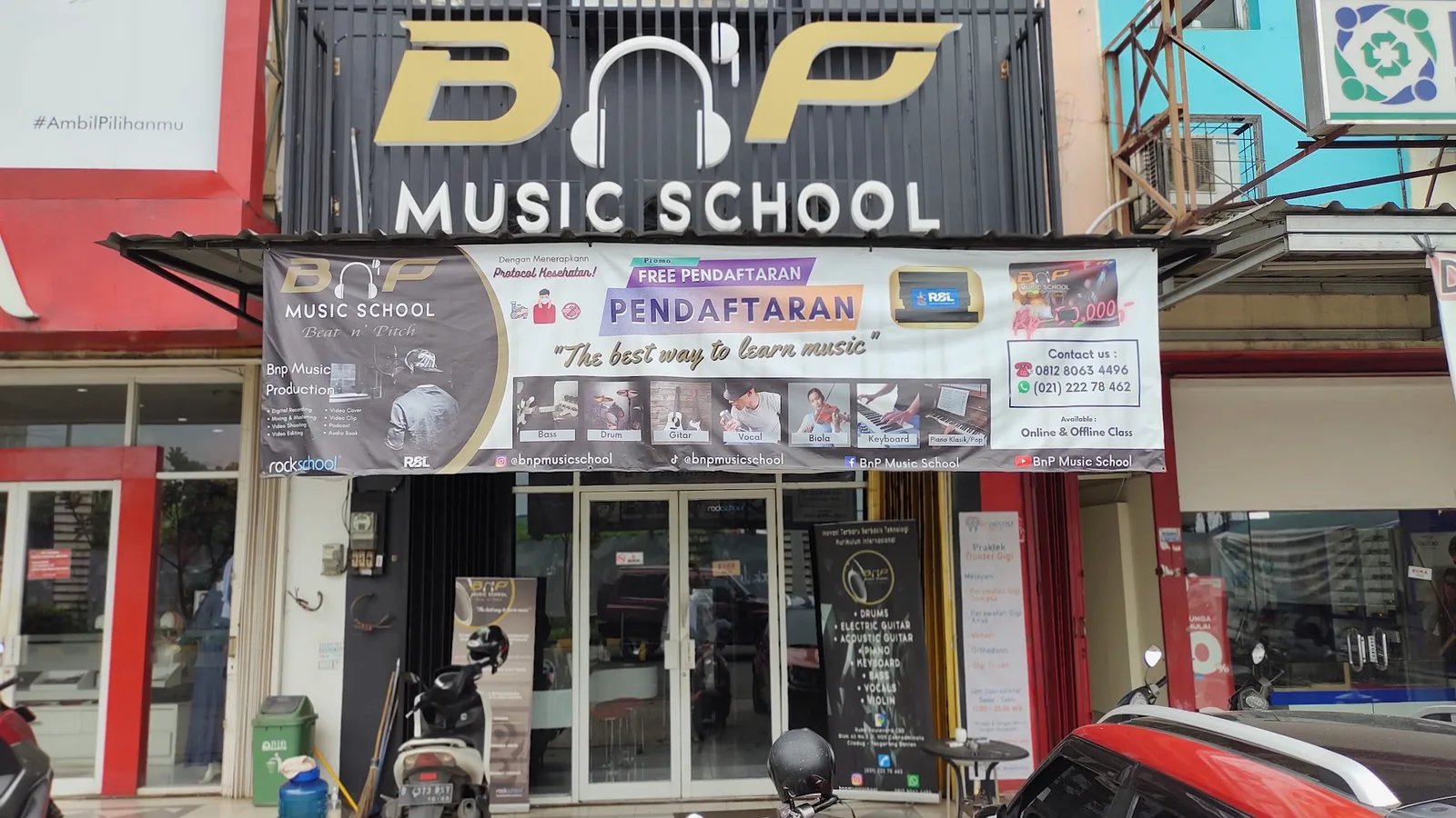 Tampak depan studio di BnP Music School Ciledug